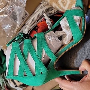 Steve Madden Gingir Green Suede Heels